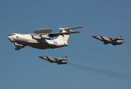 Ilyushin A-50 & Mig-25's - jet, mig, russian air force, mig 25 foxbat