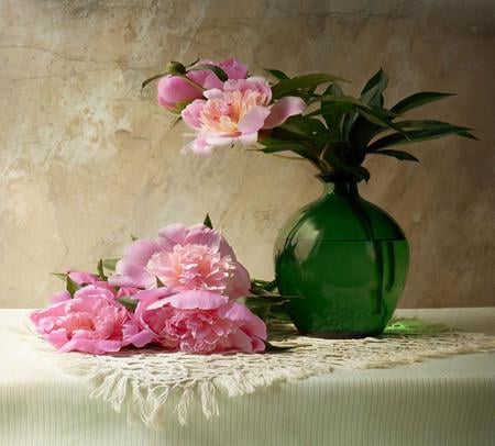 Peony pink - table, green vase, pink, peonies