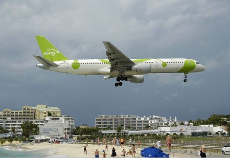 St Maarten Landing - st maarten, caribbean, airliner, island