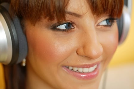 Beautiful Smile - people, romania, beautiful, singer, entertainment, celebrity, music, smile, songwriter, giulia