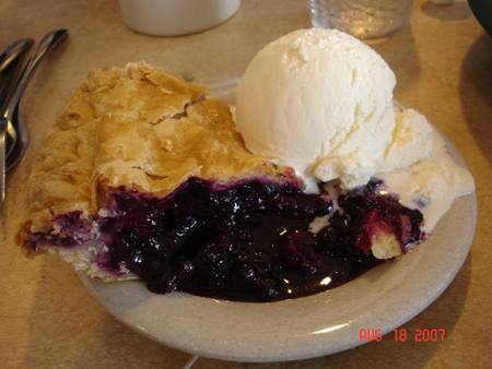 Blackberry Pie a la Mode - blackberry pie, ice cream, dessert, pie