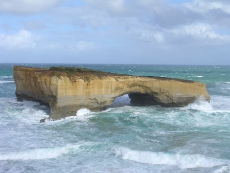 London Bridge - ocean, waves, nature, formation, blue, green, rock, australia, sea, splash