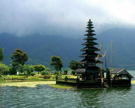 Green Tower - trees, beach, tower, landscape, bali, huts, ocean, building