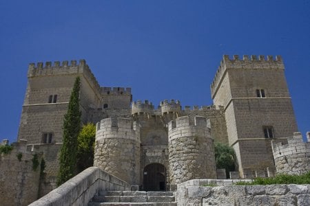 Castillo de Ampudia - victory, castillo de ampudia, spain, castle, flag