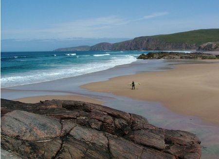 Scotland - Sandwood Bay - scotland, sandwood bay, surfer, surfing