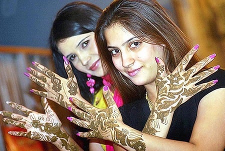 girls with henna - girls, mehdi, eid, pak