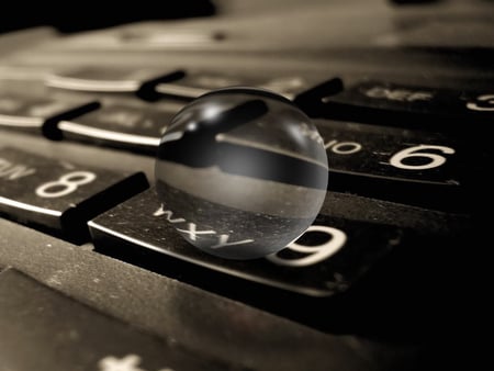 Cristal Bola =) - keyboard, black, numbers, ball, cristal, reflection, glossy