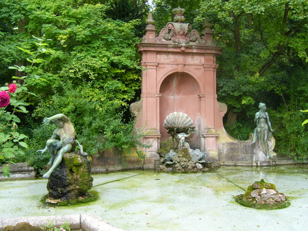 Secret magic spellbound Fountain - green, statues, trees, magic