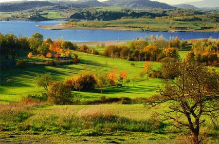 Valley autumn - colored trees, trees, fields, green, lake, mountains, houses, valley