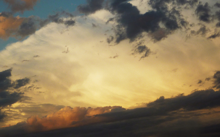 Aurora of Clouds - nubes, sky, montevideo, gabegams, cielo, aurora, gams, yellow, clouds, amarillo, uruguay