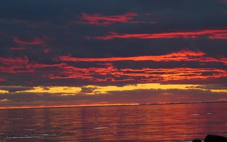 Sunset in Ste Flavie - calm, clouds, colos, beach, beautiful, ocean, sunset, nature, twilight