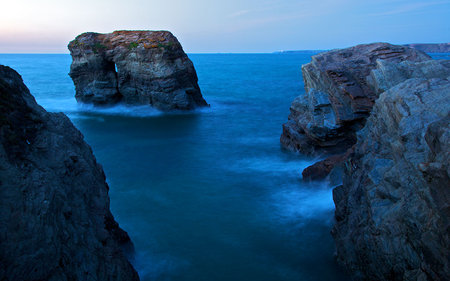 ocean-cliffs-cornwall - water, nature, blue, beach, rock, ocean, sky