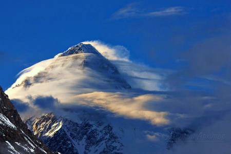 Everest wind - sunlight, rocky, barren, wind, everest, snow, blue sky, mountain