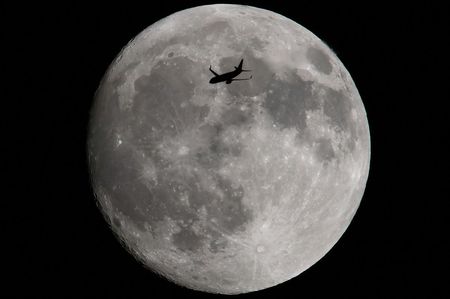 Boeing 737 - the moon, nightsky, boeing, boeing 737