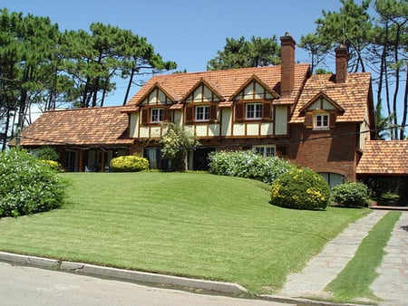 Punta del Este - house, trees, beach, palmtrees, grass, sky