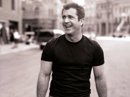 Mel Gibson - male, sexy, actor, black and white, smile, cute, arms