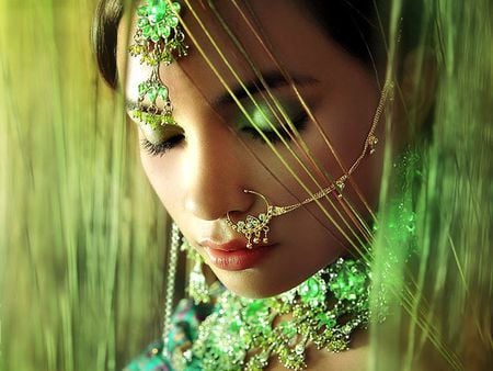 BEAUTY IN GREEN - green, oriental, pretty, jewerly