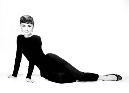 Audrey Hepburn - pretty, people, female, legs, audrey hepburn, black and white, nice, actresses, beautiful, girl, beauty, cool, sweet, body, girls, woman, cute, feme