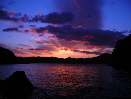 Dark sunrise - water, sea, sunrise, ocean, reflection, dark, sunset, cloud, dusk, sun, rocks