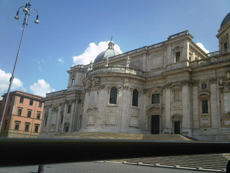 Roman catedral. - beautiful, roman, rock, photo, rome, church, glory, view, bus, empire, catedral