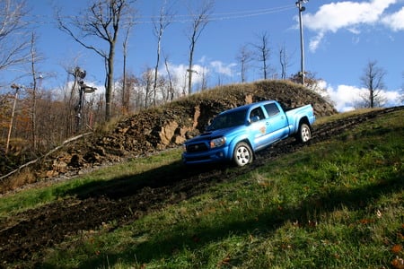 TOYOTA TACOMA DOWNHILL  - pick-up, toyota, tacoma, mud