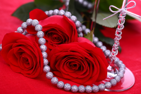 red roses - roses, cups, photo, gentle, flowers, elegance, red, nice, beautiful, photography, beads, cool, still life, flower, bouquet, harmony, rose