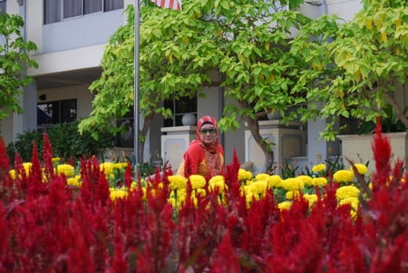 women behind the flower - flower, women, skudal, smr