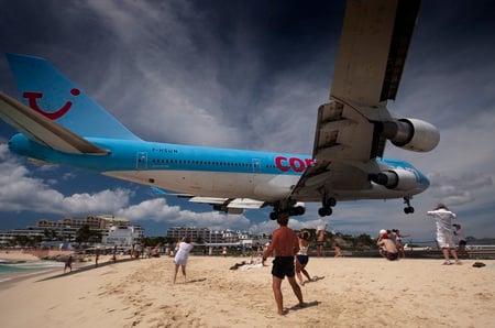 747-422 - plane, jet, boeing, jumbo, st maarten