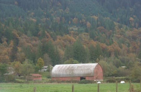 stunning - fall, red, barn, cold, seasons, mountains, fence, secluded