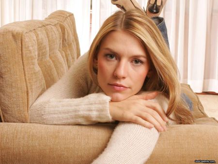 Claire Danes - nice face, blond hair, actress, female, long hair, couch