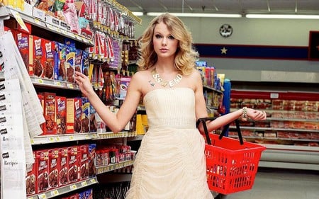 Taylor Swift - swift, dress, blonde, shopping, taylor, taylor swift