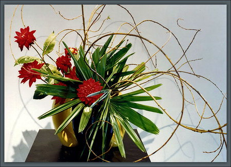 flowers arangement - still life, vase, art photo, beautiful, leafs, red, table, green, flowers, small