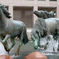 horses fountain