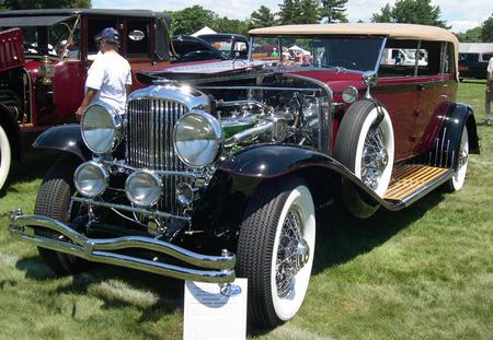 Duesenberg 1934 - spokes, 1934, duesenberg, chrome, grass, man, wheels, open bonnet, engine, dark red