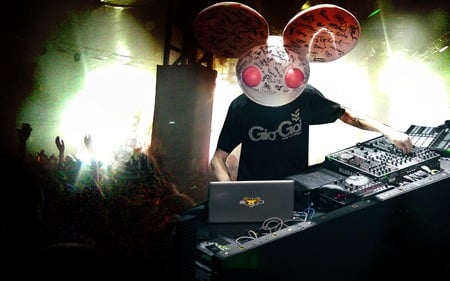 deadmau5 - night, club, mau5, mixing