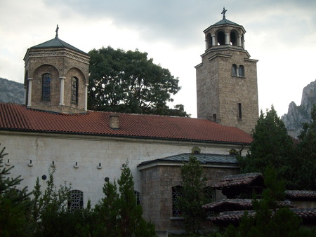 Church - vratza, sky, photogrpahy, bulgaria, roof, church, green, archutecture, photo, religious