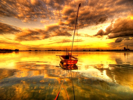 Golden Sunset - dazzling, riverbank, colorful, sunset, shine, view, reflection, river, golden, pond, boat, lake, boats, sailing, nature, lonely, beautiful, waters, sea, nice, lakeshore, beauty, sky, peaceful, clear, mirrored, glowing, clouds, orange, rays, sunlight, cky, summer, shore, lovely, bright, colors