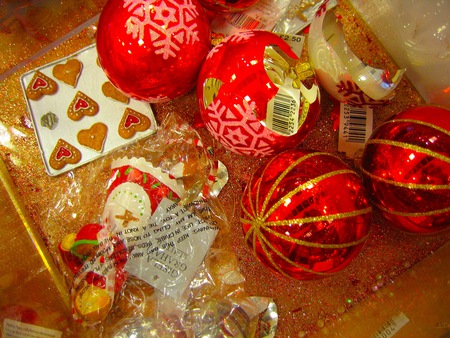 Balls and gingerbread - popular, photography, christmas, balls, gingerbread, abstract, yellow, red, gifts