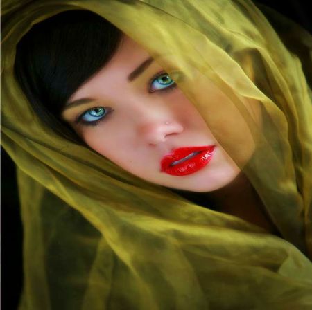 BEAUTIFUL WOMAN IN GREEN VEIL - head, veil, lips, woman, green, eyes, pretty face