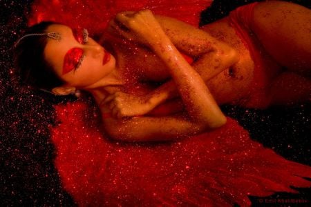 RED ANGEL - spray, red, wings, gold, angel, photo