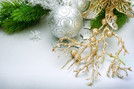 Christmas decorations - new year, photography, ball, lovely, garland, christmas, balls, holidays, silver, decorations, golden, cute