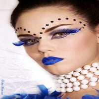 BLUE MAKEUP, WHITE PERLS