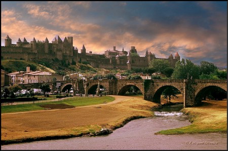 Firenze (Florence) Italy - fortress, castle, cloudy sky, arches, grass, bridges