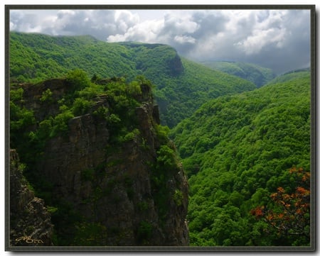 Maide Clif - clif, forest, rocks, photo, sky, clouds, photography, tree, trees, nature, mountain, bulgaria, green