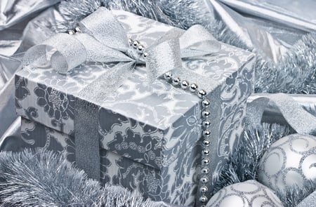 Christmas Gift - pretty, magic, holiday, magic christmas, box, merry christmas, xmas, pearls, ball, happy new year, beautiful, balls, photography, beauty, lovely, christmas, silver, new year, gift