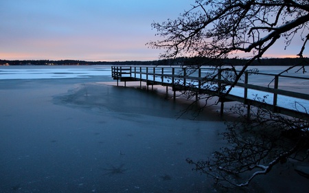 Frozen Lake - trees, frozen, nature, beautiful, lakes, sky