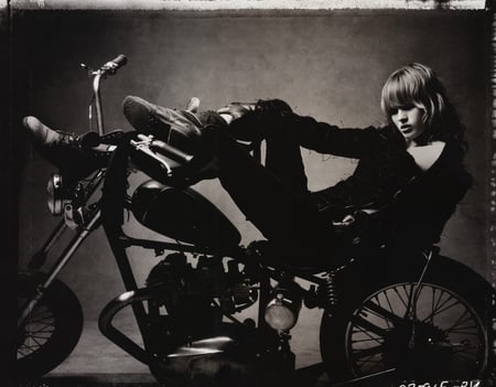 Anne - motor, woman, nice picture, black white