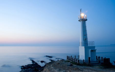 Northern Lighthouse - lighthouse, ocean, beacon, sea