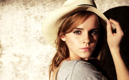 Emma Watson - hat, watson, hot, harry potter, emma watson, hermione, uk, emma, serious, babe