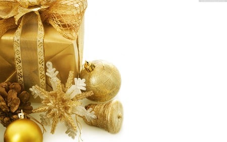 Christmas gift for my friend Lioness - balls, beautiful, christmas gift, decoration, gold coloured